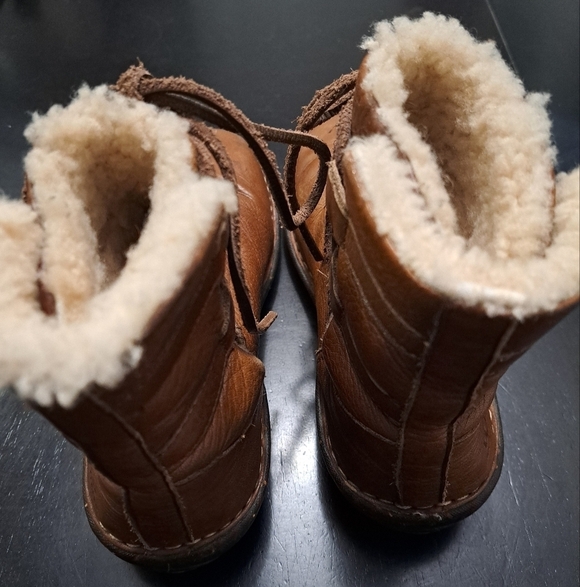 UGG Australia Caspia Brown Leather Boot    Size 5 - Picture 4 of 13